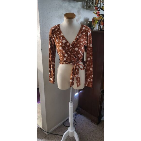NWT NO COMMENT WOMENS CROP TOP - Picture 1 of 3